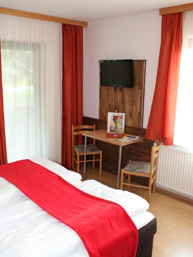 Alpenhotel & Aparthotel Lanz Hohentauern Pokoj fotografie
